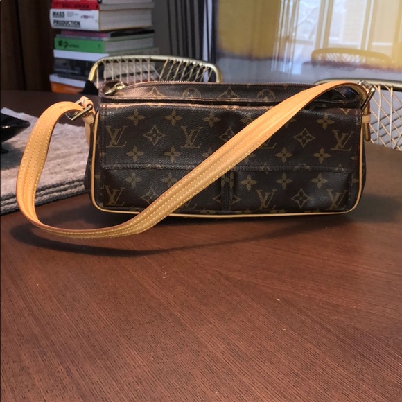 Louis Vuitton Handbags - Authentic Louis Vuitton shoulder bag